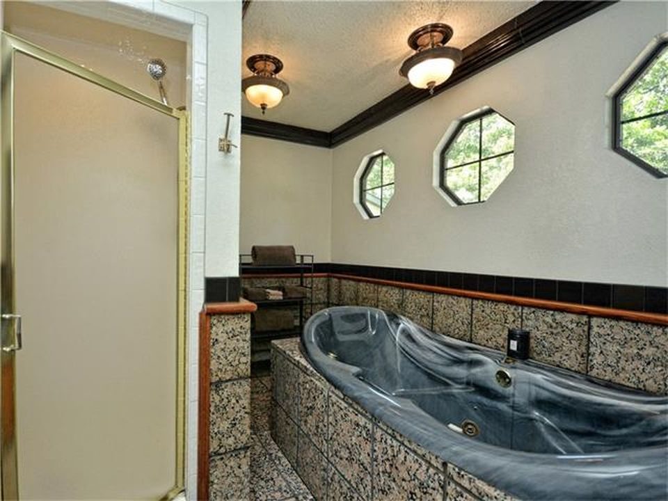 Ladera Norte — Bathroom before